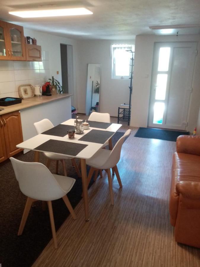 Podkrovni Apartman Tereza Daire Rumburk Dış mekan fotoğraf
